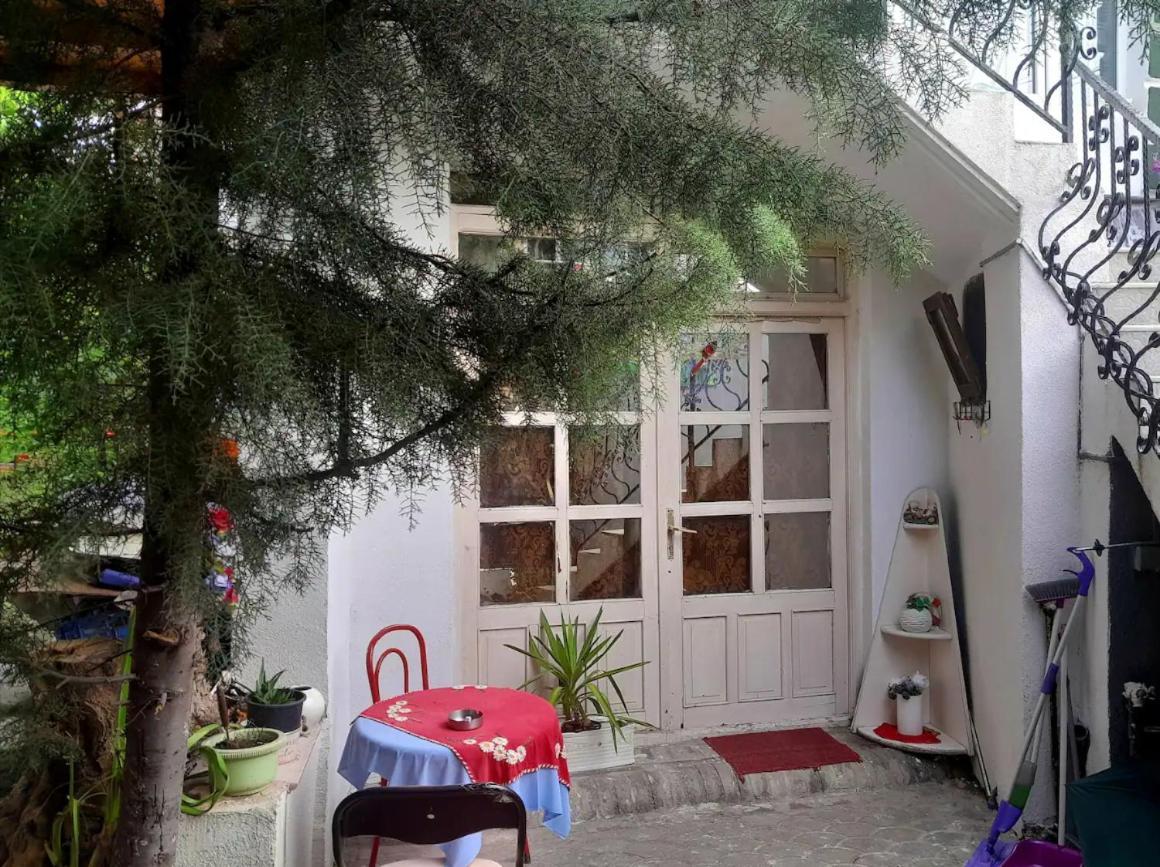 Adem'S Cozy Terrace Retreat Bed & Breakfast Skopje Bagian luar foto