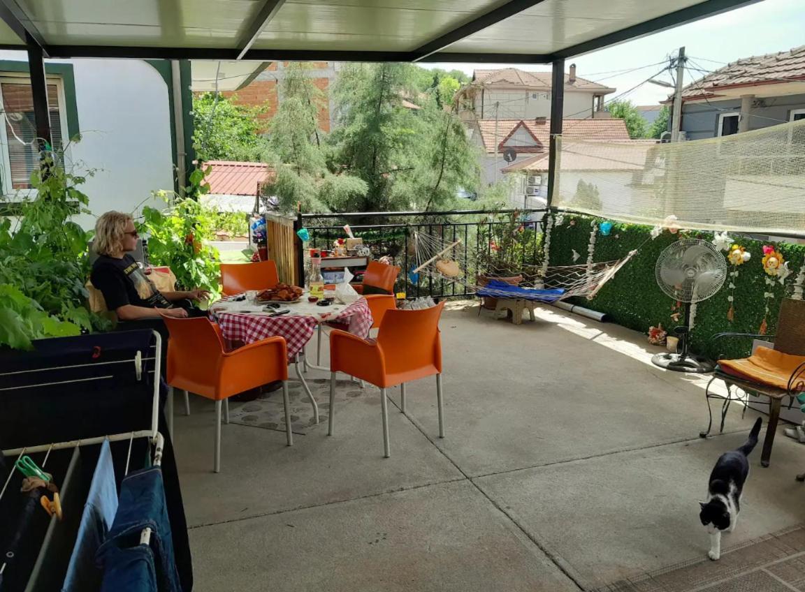 Adem'S Cozy Terrace Retreat Bed & Breakfast Skopje Bagian luar foto