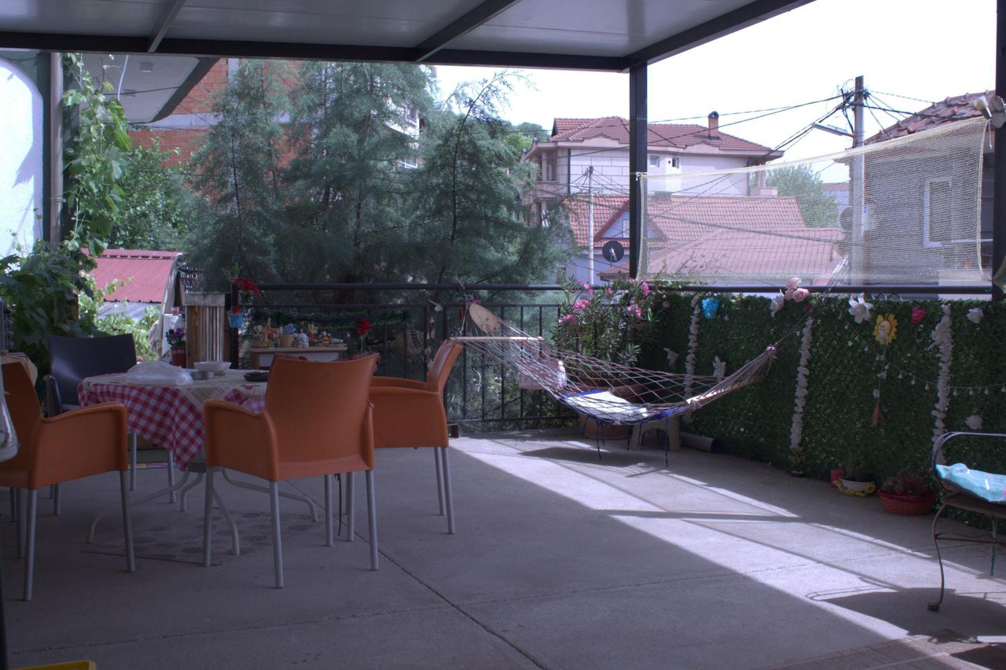 Adem'S Cozy Terrace Retreat Bed & Breakfast Skopje Bagian luar foto
